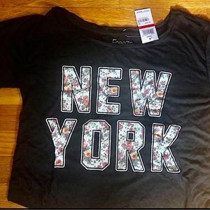 NWT T-shirt New York juniors Size XS